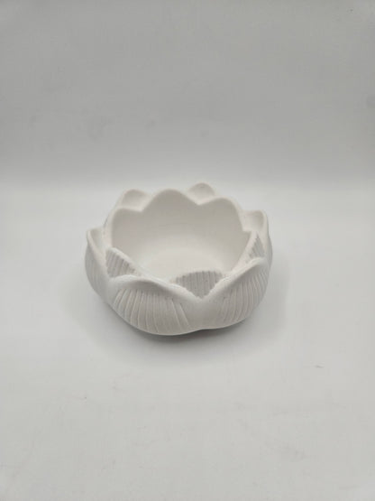 Δοχείο πορσελάνης σε σχήμα λουλουδιού