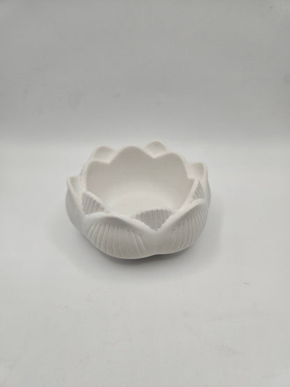 Δοχείο πορσελάνης σε σχήμα λουλουδιού