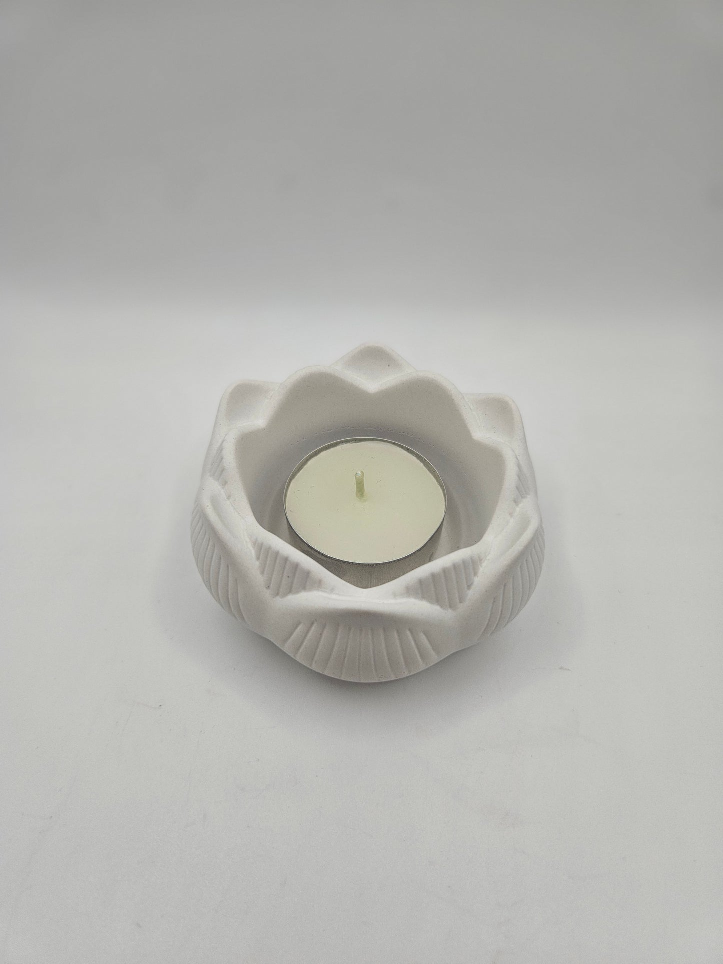 Δοχείο πορσελάνης σε σχήμα λουλουδιού