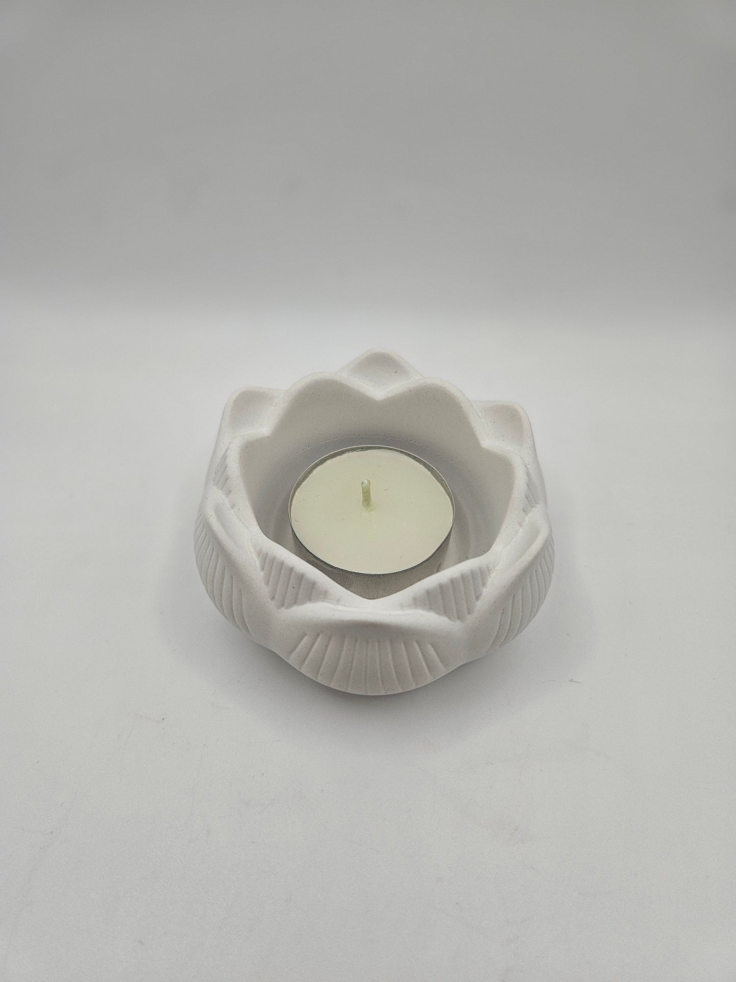 Δοχείο πορσελάνης σε σχήμα λουλουδιού