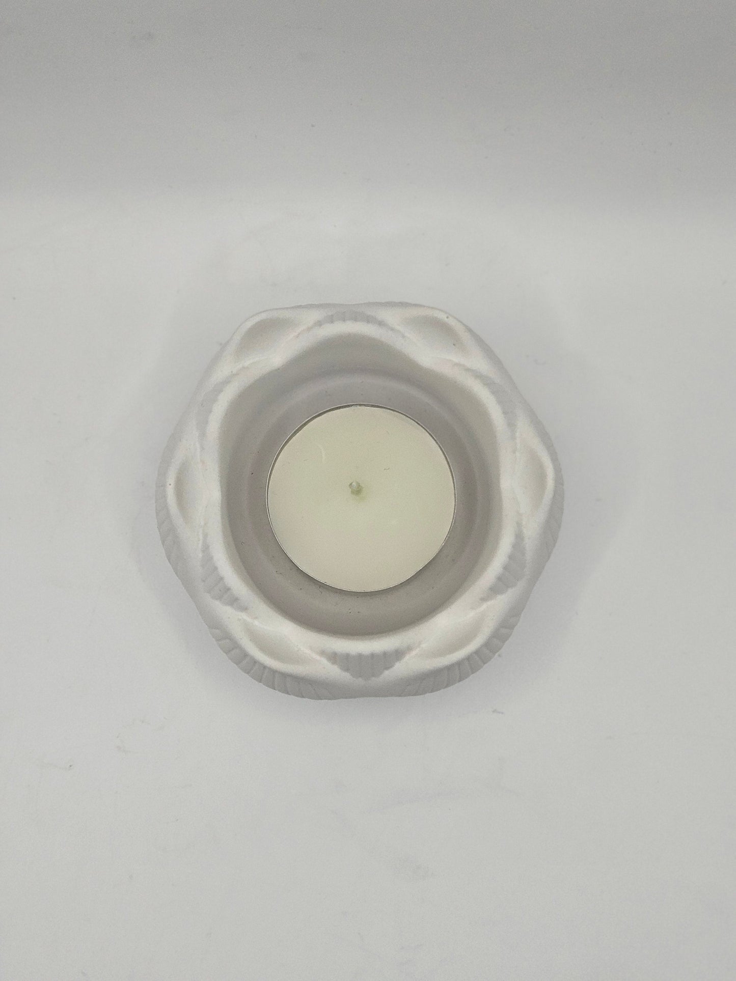 Δοχείο πορσελάνης σε σχήμα λουλουδιού